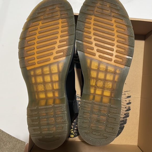 Dr. Martens 2976 Smooth Leather Chelsea Boots Size 12 - Picture 2 of 6